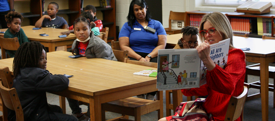 Petersburg-2023 First Lady in classroom