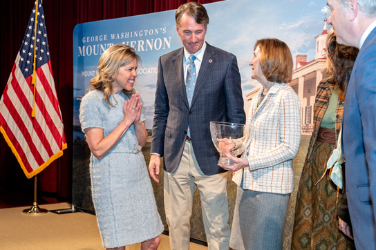 Governor and First Lady Youngkin recite a prayer at George Washington's tomb at Mount Vernon