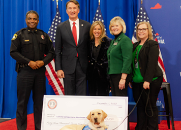 Governor and First Lady at donation ceremony