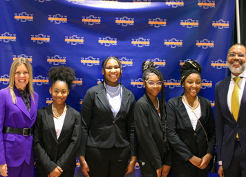 First Lady poses with Petersburg Job Fair attendees